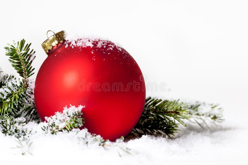 Rode de Sneeuwpijnboom van het Kerstmisornament royalty-vrije stock fotografie Rode de Sneeuwpijnboom van het Kerstmisornament royalty-vrije stock fotografie