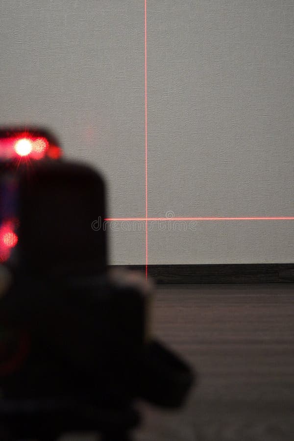 Rode laserstraal op een witte wand royalty-vrije stock afbeelding Rode laserstraal op een witte wand royalty-vrije stock afbeelding