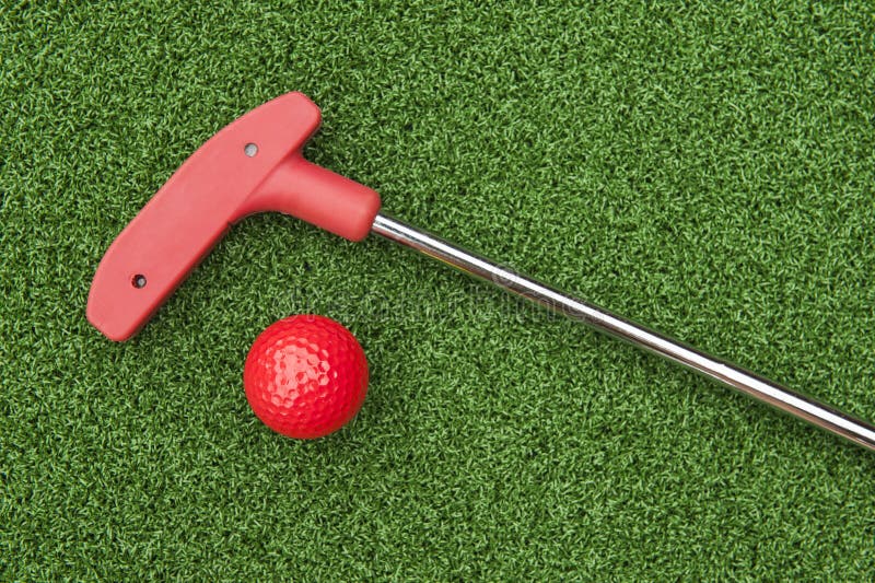Rode Mini Golf Putter En Bal Stock Afbeelding Image Of Horizontaal