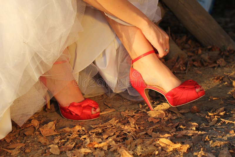 Ultieme Leer verbergen Rode Schoenen Voor Huwelijk Stock Afbeelding - Image of luxe, vrij: 35203325