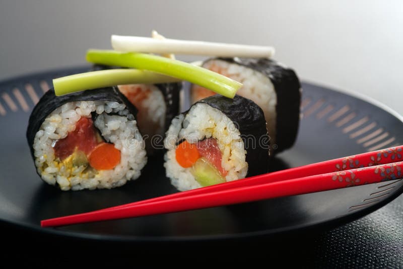 Rodillos del sushi imágenes de archivo libres de regalías Rodillos del sushi imágenes de archivo libres de regalías