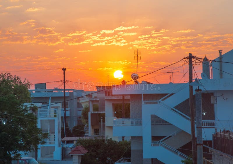 RODOS GREKLAND - AUGUSTI 10, 2018: Solnedgång över ön, Rhodes, Grekland arkivfoton RODOS GREKLAND - AUGUSTI 10, 2018: Solnedgång över ön, Rhodes, Grekland arkivfoton