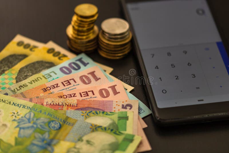 Roemeense valuta-LEI op zwarte achtergrond met mobiele calculator Geld, belasting, nieuwsbegrip royalty-vrije stock afbeelding Roemeense valuta-LEI op zwarte achtergrond met mobiele calculator Geld, belasting, nieuwsbegrip royalty-vrije stock afbeelding