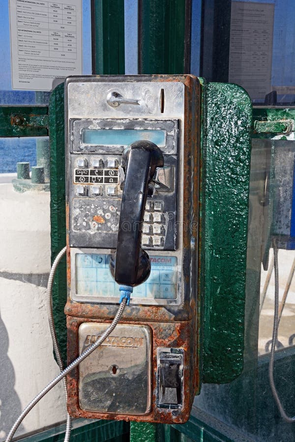 Roestige openbare publieke telefooncel, Malta royalty-vrije stock fotografie Roestige openbare publieke telefooncel, Malta royalty-vrije stock fotografie