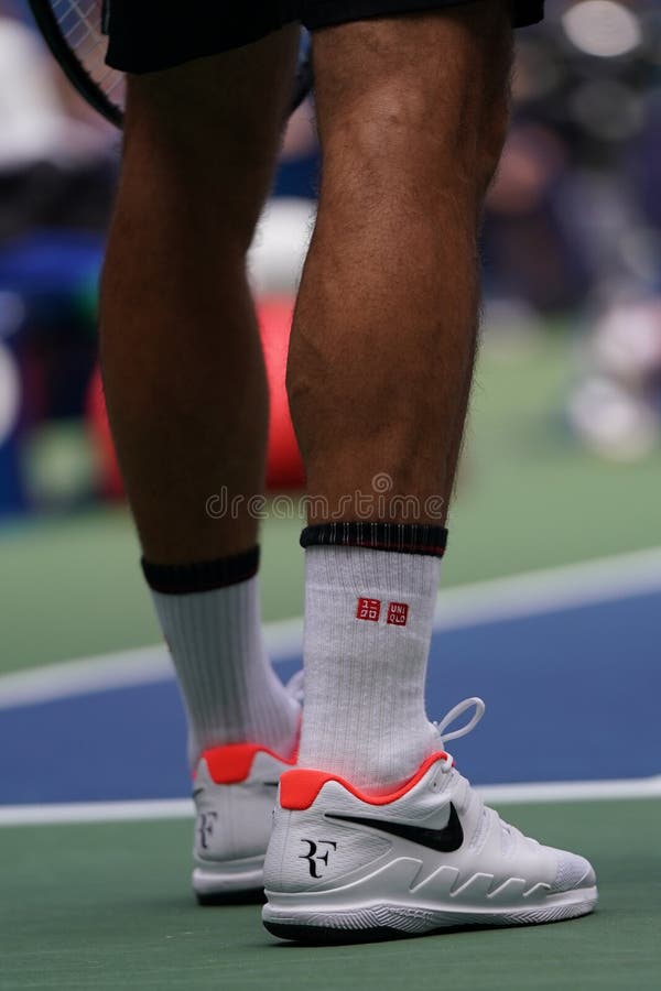 Roger De CampeÃ³n Del Grand Slam En 2019, Lleva Zapatos De Tenis Nike Personalizados Durante La Ronda De 16 Partido Foto editorial - Imagen redondo, bola: 158620731