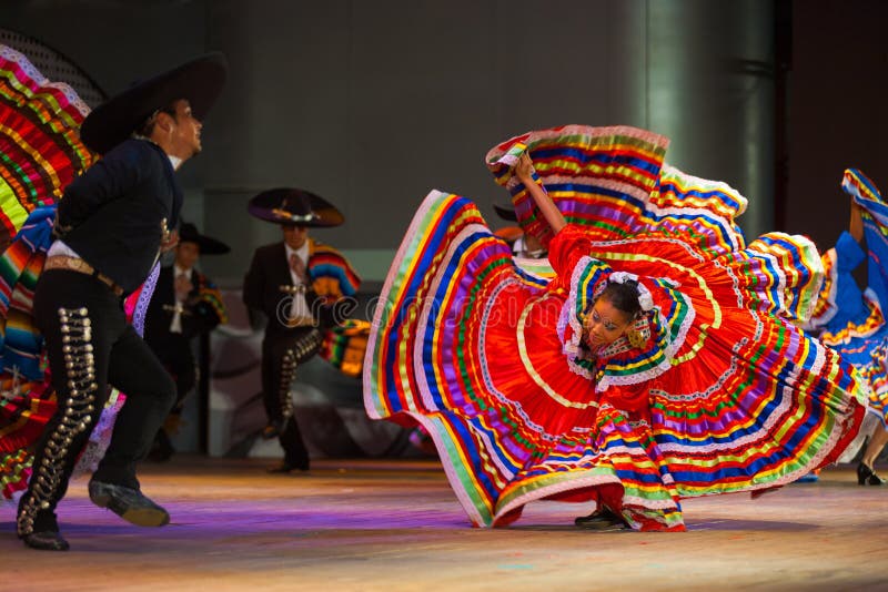 Rojo Separado Vestido Folclórico Mexicano De La Danza De Jalisco Foto de archivo editorial - Imagen de horizontal, cultura: 30112708 Rojo Separado Vestido Folclórico Mexicano De La Danza De Jalisco Foto de archivo editorial - Imagen de horizontal, cultura: 30112708