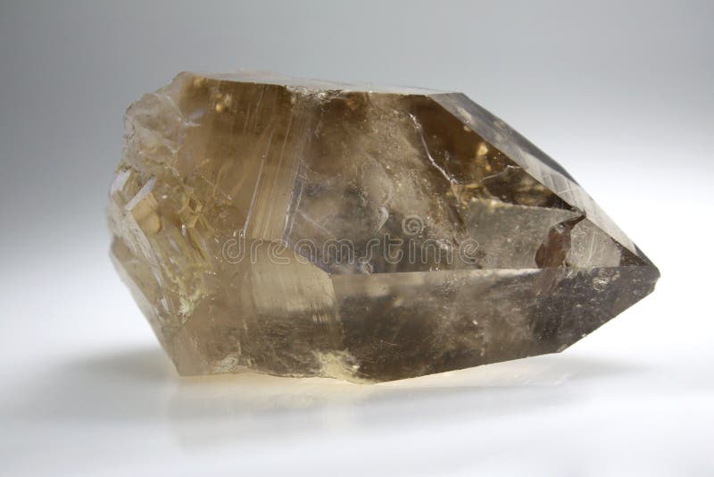 Rokerig Kristal - kwarts royalty-vrije stock afbeelding Rokerig Kristal - kwarts royalty-vrije stock afbeelding