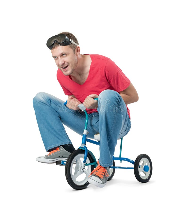 Rolig man på en cykel för barn` som s isoleras på vit bakgrund royaltyfri bild Rolig man på en cykel för barn` som s isoleras på vit bakgrund royaltyfri bild
