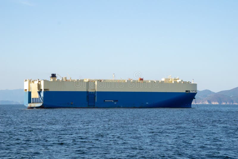 Roll-on/τα RO/$L*RO ή τα RO/$L*RO μείωσης σκάφη ή ποντοπόρο σκάφος μεταφορέων οχημάτων δένουν στην ανοικτή θάλασσα στοκ εικόνες με δικαίωμα ελεύθερης χρήσης Roll-on/τα RO/$L*RO ή τα RO/$L*RO μείωσης σκάφη ή ποντοπόρο σκάφος μεταφορέων οχημάτων δένουν στην ανοικτή θάλασσα στοκ εικόνες με δικαίωμα ελεύθερης χρήσης