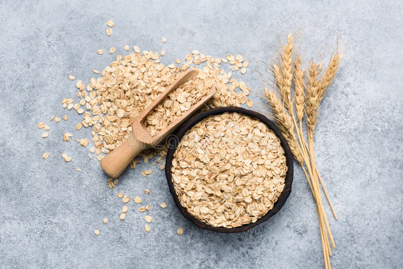 Lanciato avena O avena fiocchi una ciotola, calcestruzzo.