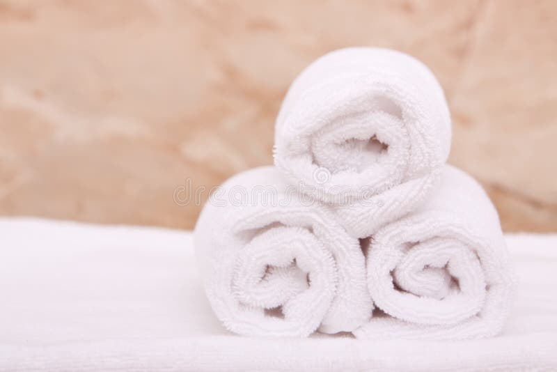 https://thumbs.dreamstime.com/b/rolled-up-bath-towels-14110090.jpg