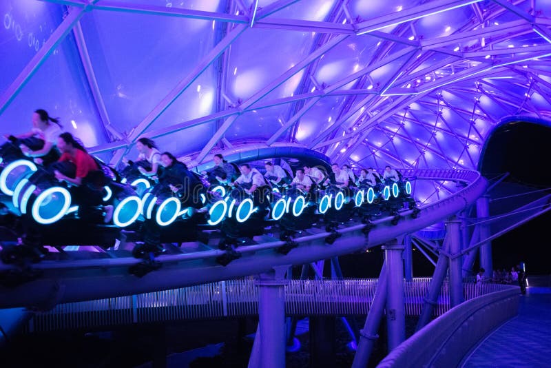 TRON Lightcycle Power Run, uma montanha-russa no Shanghai Disneyland Park Resort, na China foto de stock royalty free