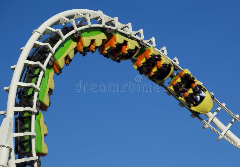 Roller coaster invertito fotografie stock Roller coaster invertito fotografie stock