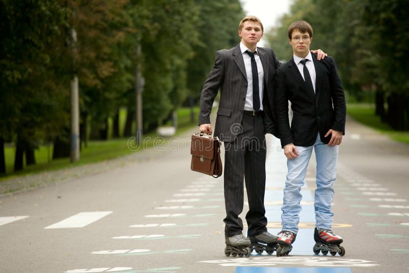 rollerblades 2 дороги людей стоковое изображение rf rollerblades 2 дороги людей стоковое изображение rf