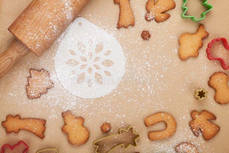 Rolling pin and gingerbread cookies