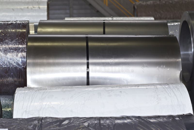 Rolls des kaltgewalzten galvanisierten Stahls auf Lager stockbild Rolls des kaltgewalzten galvanisierten Stahls auf Lager stockbild