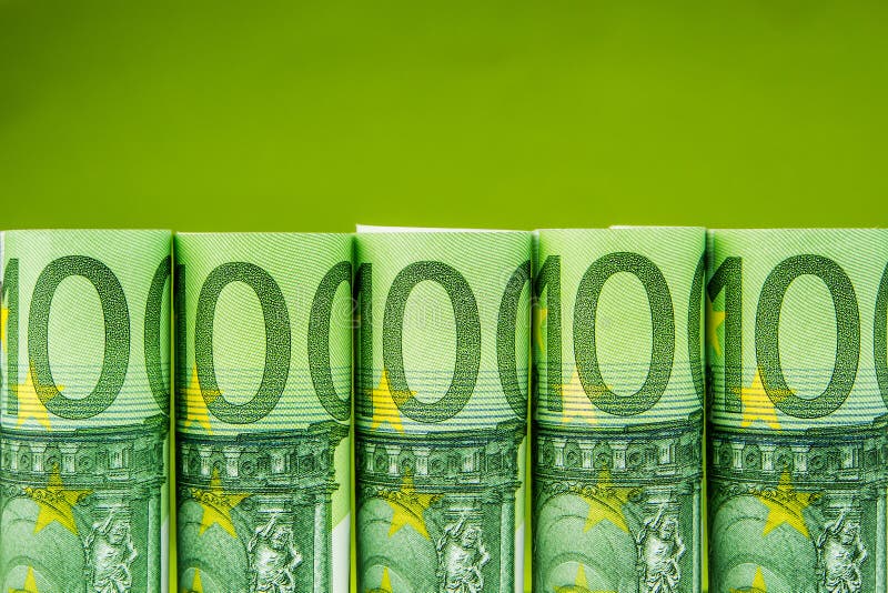 Rolls von hundert Eurobanknoten stockbild Rolls von hundert Eurobanknoten stockbild