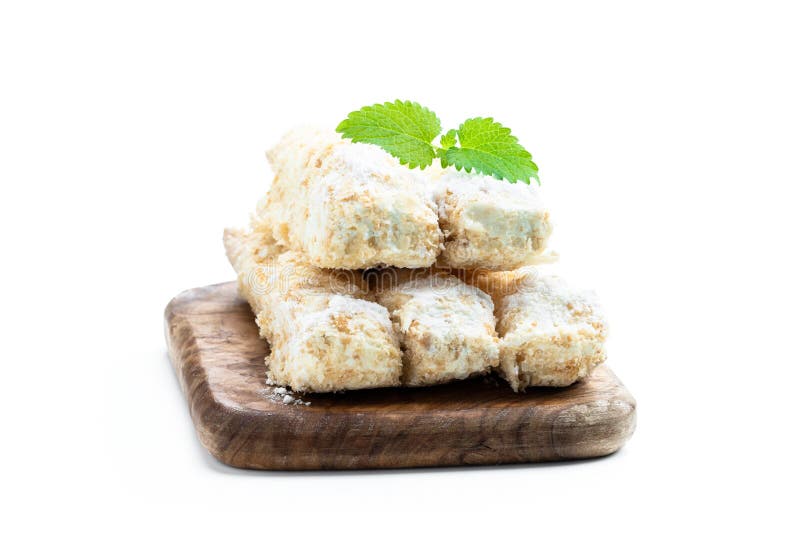 Rolos açucarados com creme isolados em branco imagens de stock royalty free