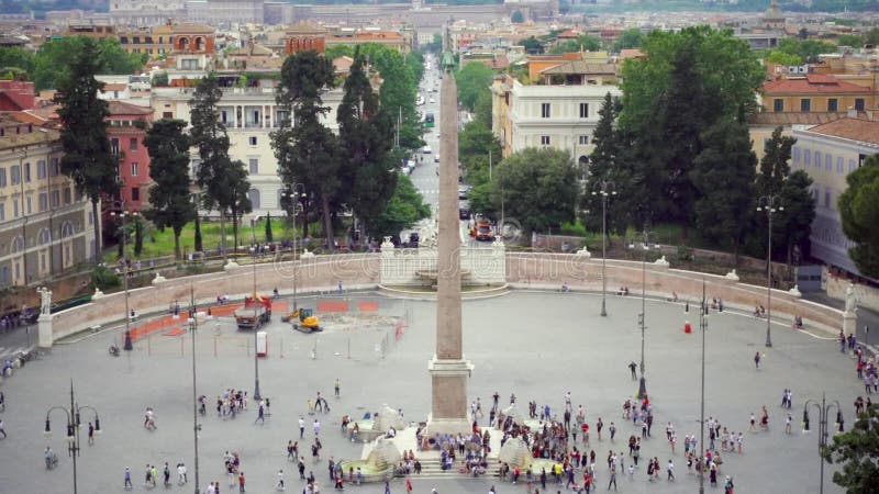 ROM, ITALIEN am 14. August 2017: Quadrat Piazza Del Popolo mit den Leuten, die herum in Rom, Italien gehen