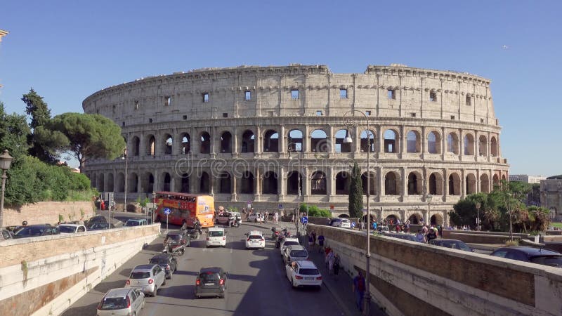 ROM, ITALIEN - CIRCA im Mai 2018: Panorama von Colosseum in Rom, Italien Altes Amphitheater Kolosseum