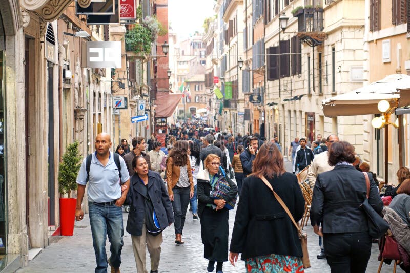 ROM, ITALIEN - 6. OKTOBER 2015: Über Della Vite an, herein ist eine beschäftigte und moderne Straße von, lizenzfreies stockbild ROM, ITALIEN - 6. OKTOBER 2015: Über Della Vite an, herein ist eine beschäftigte und moderne Straße von, lizenzfreies stockbild