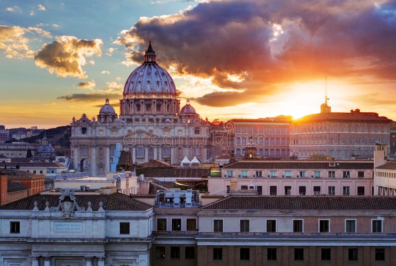 Roma, Ciudad del Vaticano en la puesta del sol foto de archivo libre de regalías Roma, Ciudad del Vaticano en la puesta del sol foto de archivo libre de regalías
