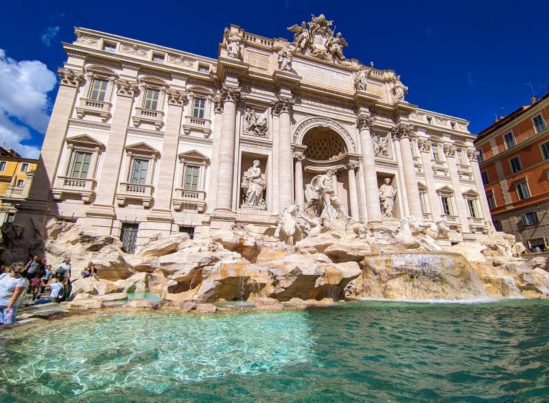 Roma italie 1er octobre 2022 : vue sur la fontaine de trevi est la plus grande fontaine baroque est l'un des monuments les plus cé images libres de droits