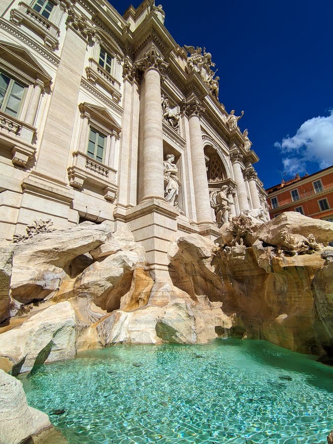 Roma italie 1er octobre 2022 : vue sur la fontaine de trevi fontana di trevi est la plus grande fontaine baroque image libre de droits