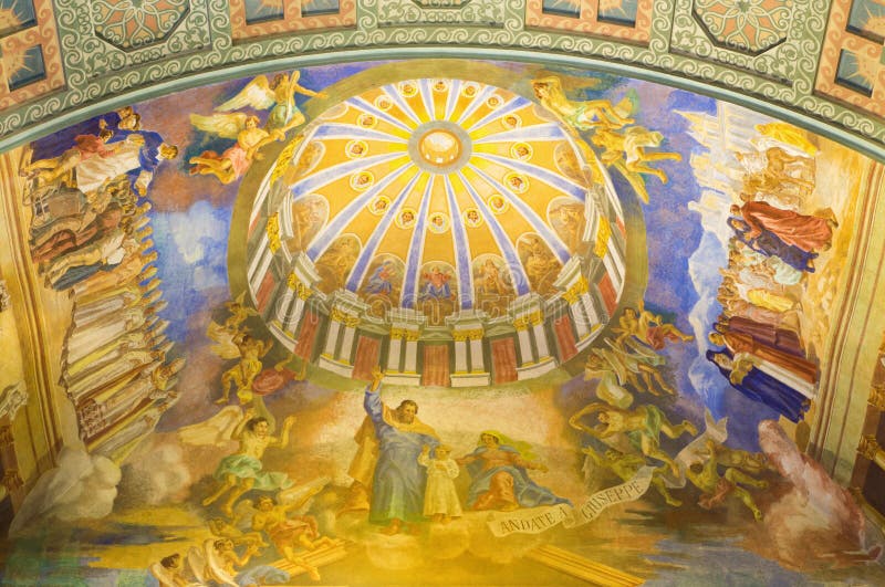ROMA, ITÁLIA - 10 DE MARÇO DE 2016: O St Joseph o consumidor do fresco do teto da igreja & do x28 universais; 1957-1965& x29; foto de stock ROMA, ITÁLIA - 10 DE MARÇO DE 2016: O St Joseph o consumidor do fresco do teto da igreja & do x28 universais; 1957-1965& x29; foto de stock