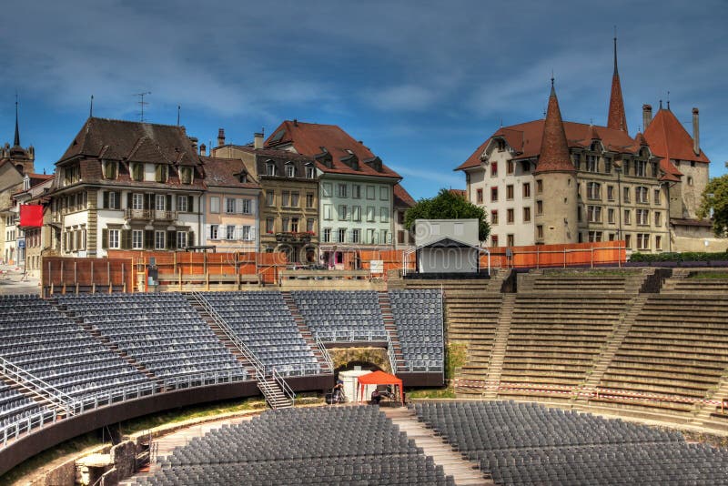 Avenches je malé mesto vo francúzsky hovoriacej časti Švajčiarska, ktorý mal slávnej minulosti počas Rímskej okupácie, Aventicum (starý názov Avenches) bolo hlavným mestom Helvetia Provincie.