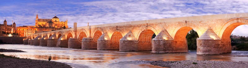 Roman Bridge- und Guadalquivir-Fluss, große Moschee, Cordoba, Spai stockbilder Roman Bridge- und Guadalquivir-Fluss, große Moschee, Cordoba, Spai stockbilder