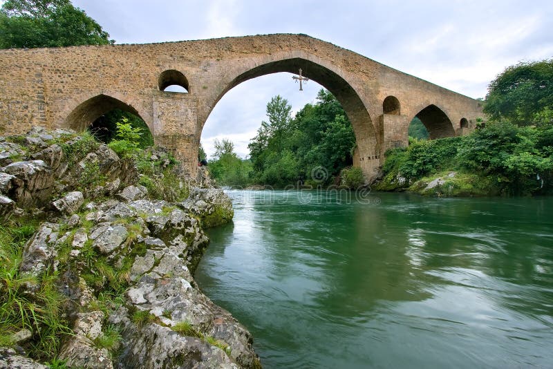 Roman Brug Van Cangas DE Onis Stock Foto Image of christen, spanje