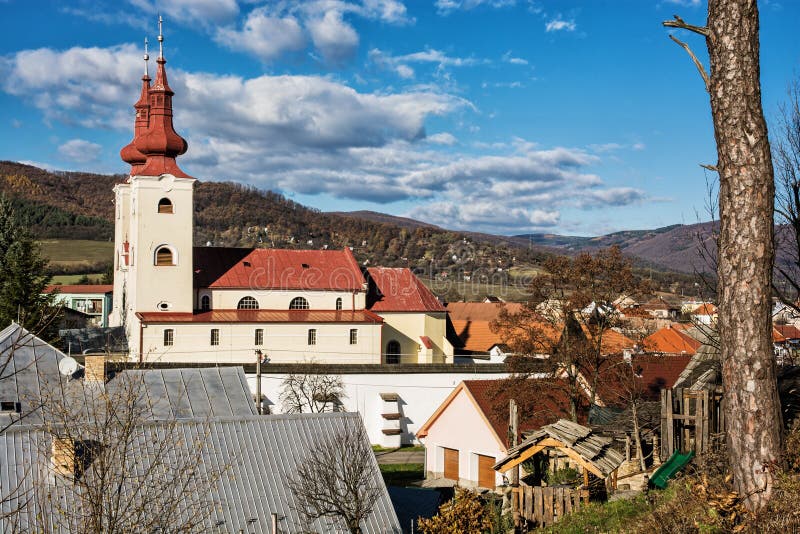 Rímskokatolícky kostol v obci Divín, Slovensko