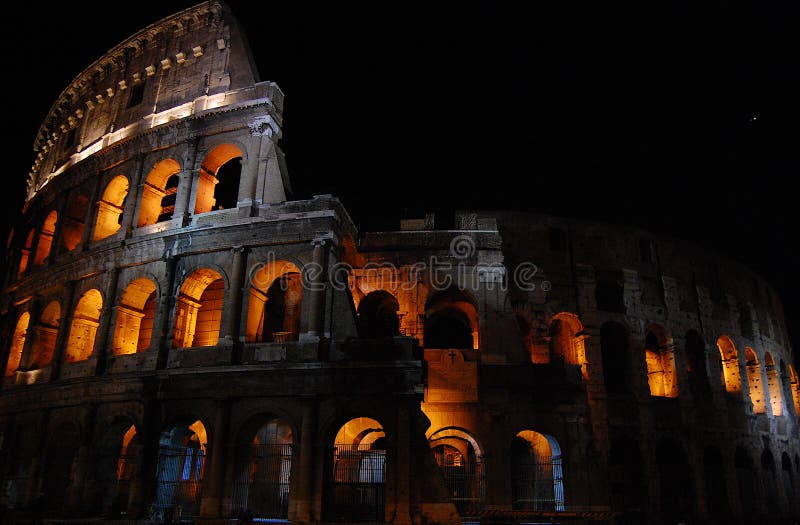 Roman Coliseum en la noche