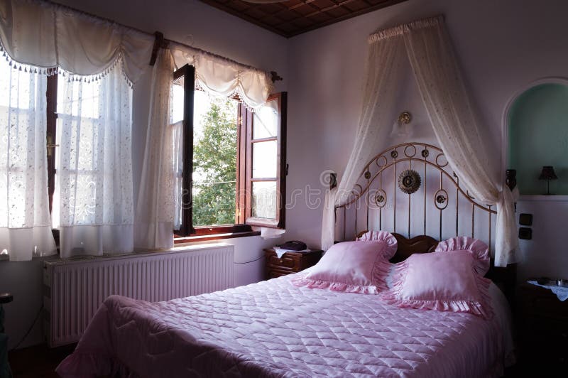Romantisches Schlafzimmer stockfoto. Bild von hotel, romanze - 54638