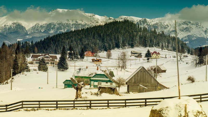 Romani om vinterbostad brasov County royaltyfria foton