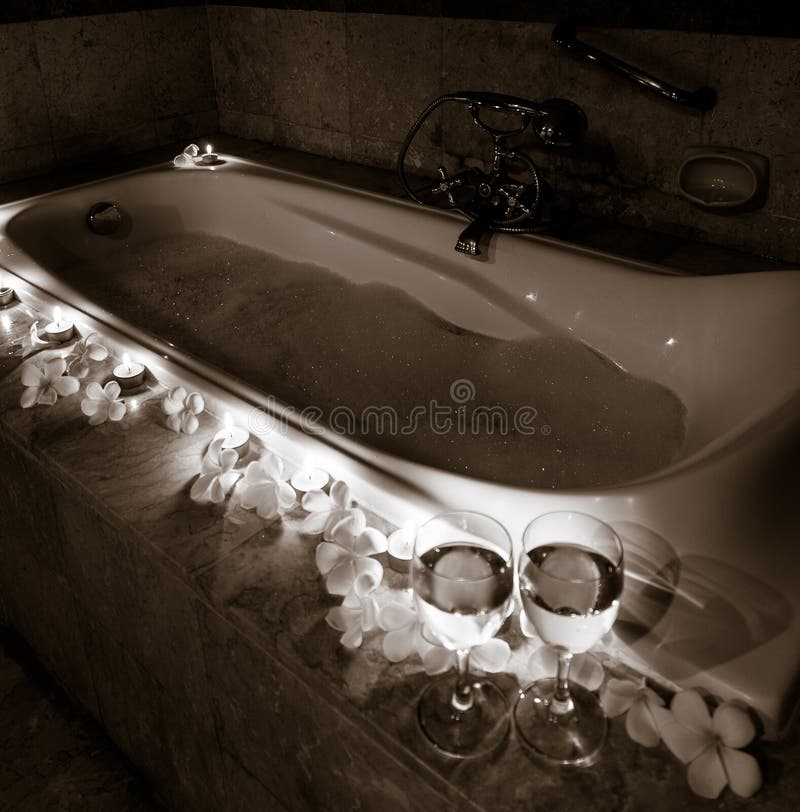 A Relaxing Bath with Rose. Bath Tub with Floating Petals. Rose Petals Put  in Bathtub for Romantic Bathroom in Honeymoon Suit Stock Image - Image of  beautiful, happy: 138776723