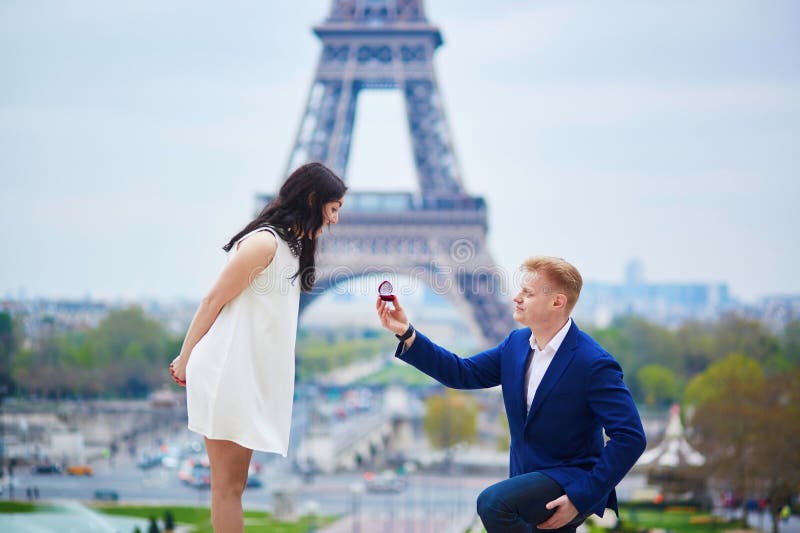 Romantic engagement in Paris