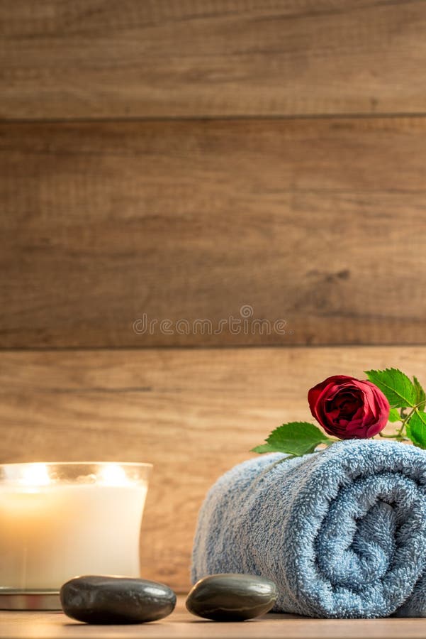 Chronisch assistent Auto Romantic Wellness Arrangement with a Burning Candle Stock Photo - Image of  arrangement, concept: 54988778