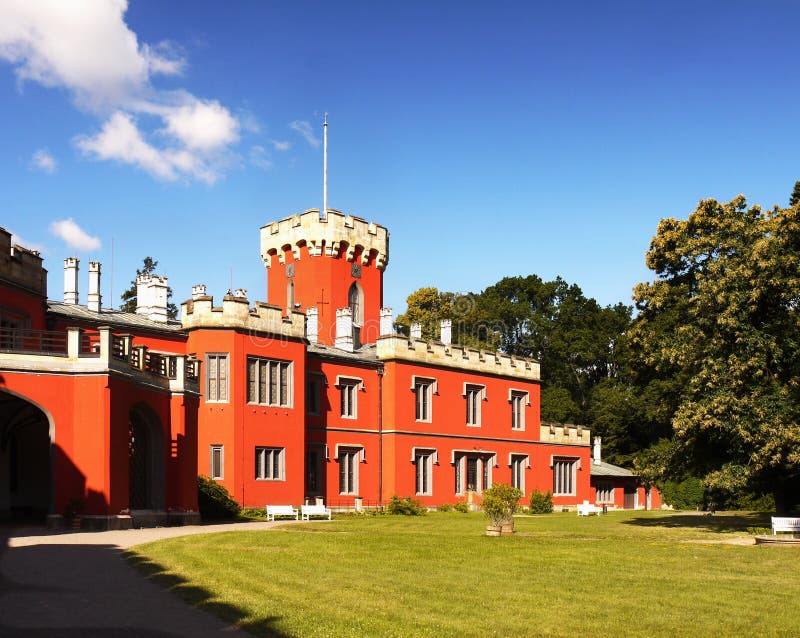 Romantisch Kasteel, Fairytale Chateau royalty-vrije stock afbeelding Romantisch Kasteel, Fairytale Chateau royalty-vrije stock afbeelding