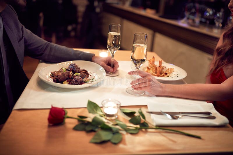 Romantyczny gość restauracji dla pojęcia zdjęcia stock Romantyczny gość restauracji dla pojęcia zdjęcia stock