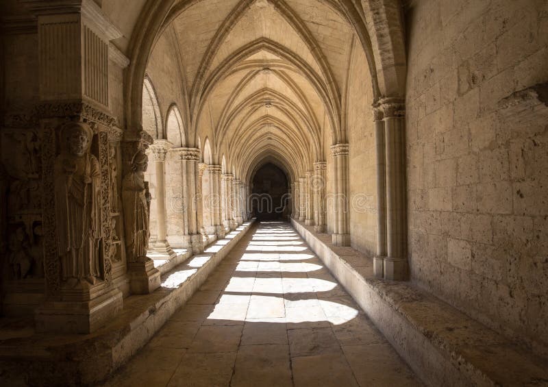 Romańszczyzna Cloisters kościół świętego Trophime katedra w Arles Provence, zdjęcie royalty free Romańszczyzna Cloisters kościół świętego Trophime katedra w Arles Provence, zdjęcie royalty free