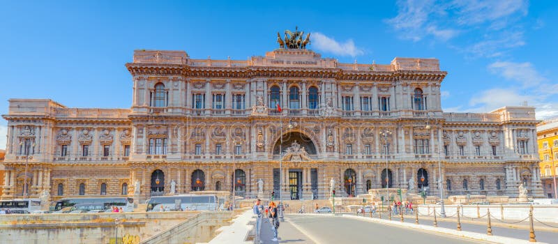 ROME, ITALIE - 8 MAI 2017 : Palais des Di de Corte Suprema de justice image libre de droits ROME, ITALIE - 8 MAI 2017 : Palais des Di de Corte Suprema de justice image libre de droits