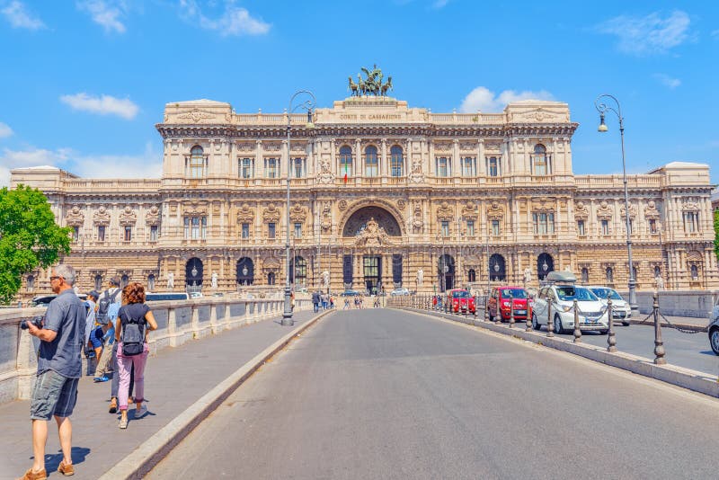 ROME, ITALIE - 9 MAI 2017 : Palais des Di de Corte Suprema de justice photographie stock libre de droits ROME, ITALIE - 9 MAI 2017 : Palais des Di de Corte Suprema de justice photographie stock libre de droits
