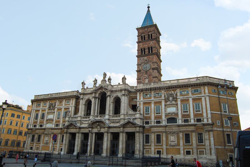 ROME ITALIEN, Juni 2008, turist på basilikadi Santa Maria Maggiore arkivfoton ROME ITALIEN, Juni 2008, turist på basilikadi Santa Maria Maggiore arkivfoton