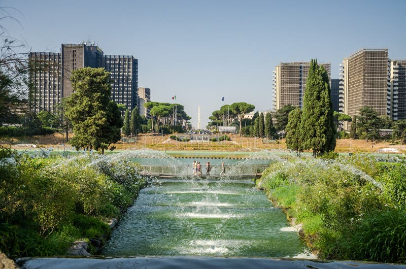 ROME, ITALIË - JULI 2017: Cascadestuin van de Watervallen van fonteinen in Rome, Italië stock afbeelding ROME, ITALIË - JULI 2017: Cascadestuin van de Watervallen van fonteinen in Rome, Italië stock afbeelding