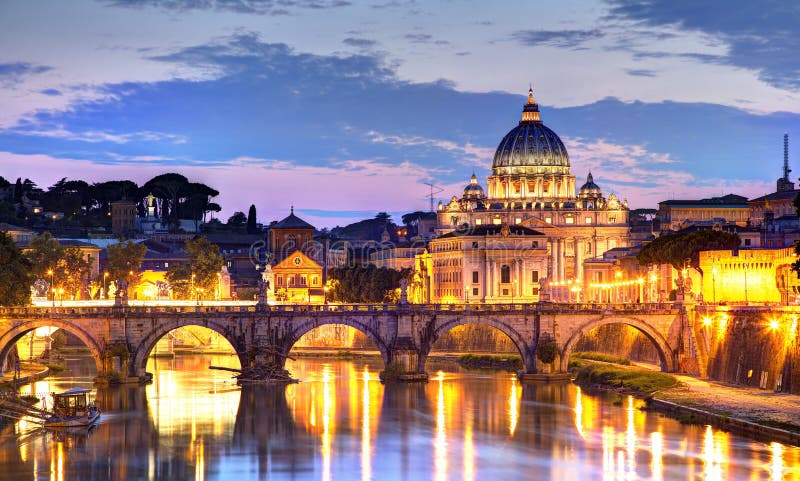 Vista del Vaticano, con i ponti sul Fiume Tevere a Roma, Italia.