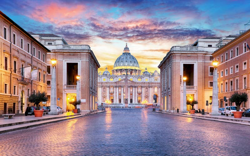 Roma, el Vaticano la ciudad sobre el amanecer.