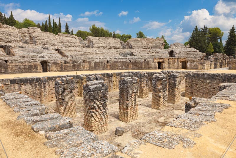Romein amphitheatre van Italica stock afbeeldingen Romein amphitheatre van Italica stock afbeeldingen