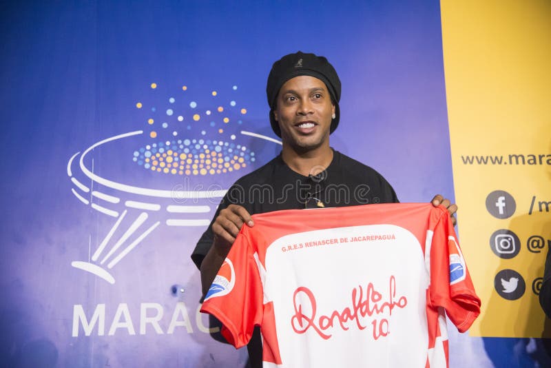 Ronaldinho Gaucho Makes Mold of the Feet To Be Eternalized Editorial Stock  Photo - Image of activity, sport: 136109233